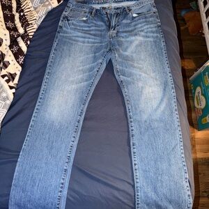 American Eagle men’s Blue Jeans